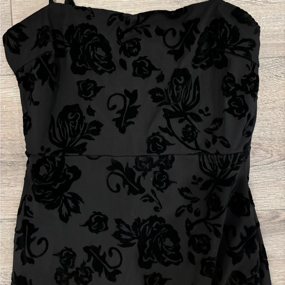 Brand new Velvet Midi Dress from Windsor Store - Picture 6 of 13